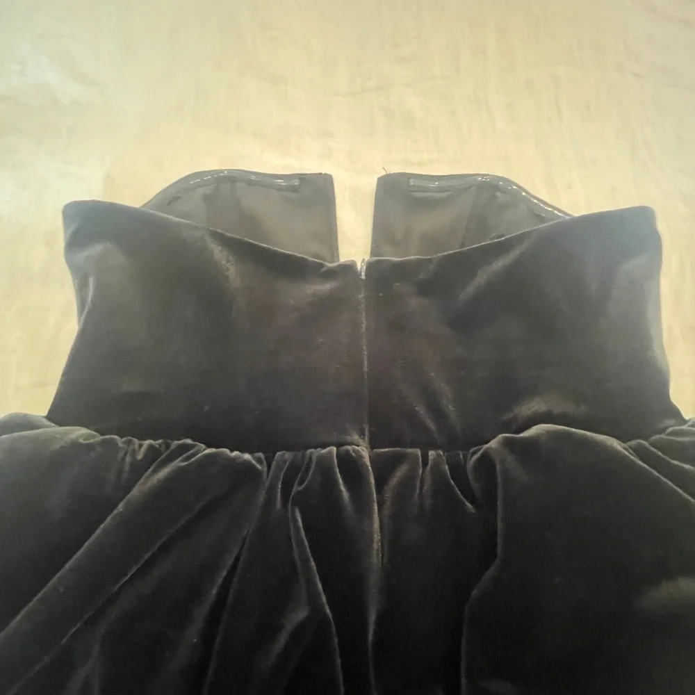 Self-Portrait Strapless Black Velvet Gown. Fully lined. - Picture 3 of 7
